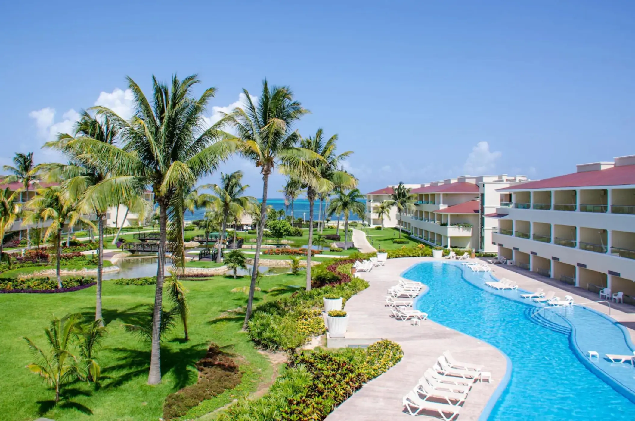 exterior of swim up suite at Moon Palace Cancun