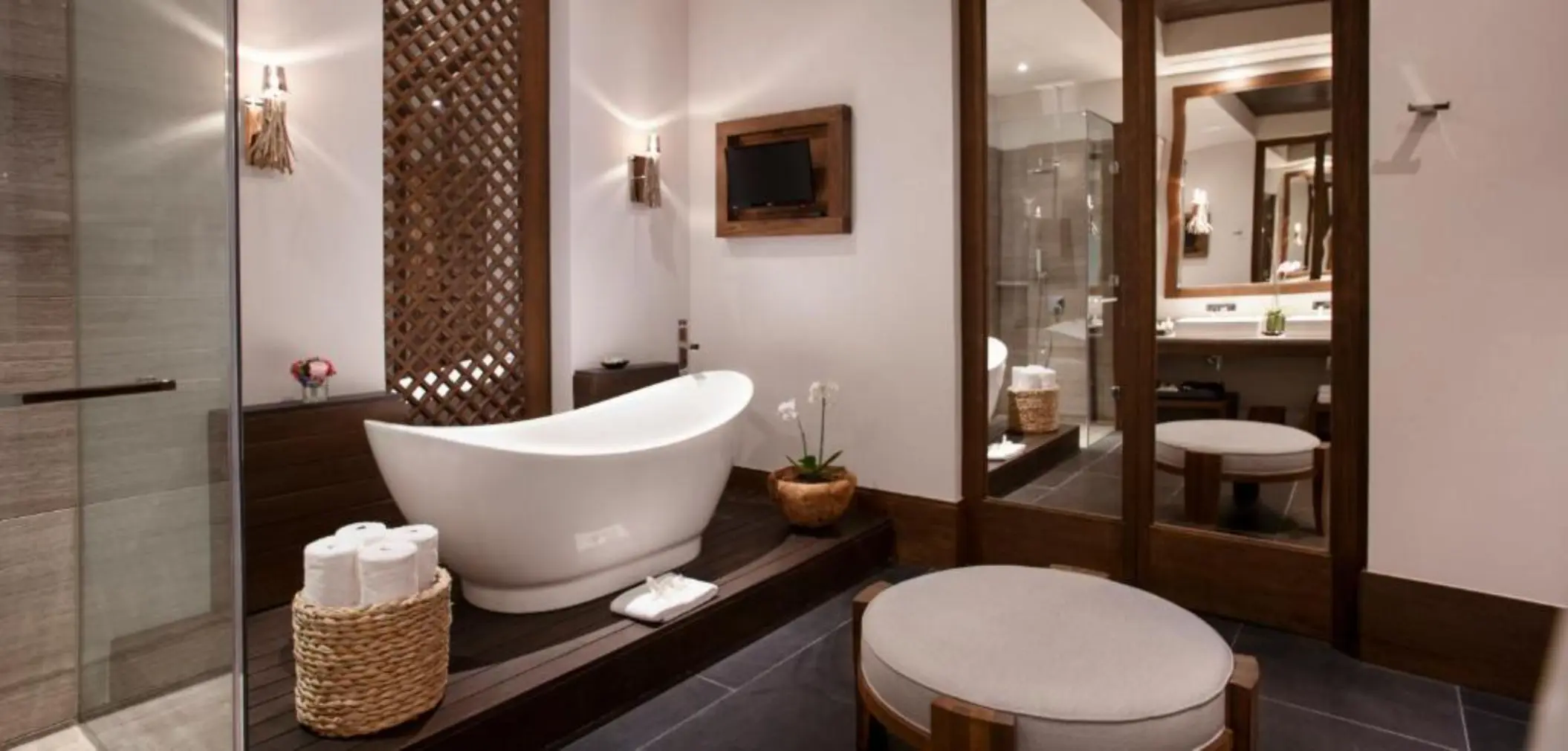 washroom of suite with tub at Nizuc Resort and Spa