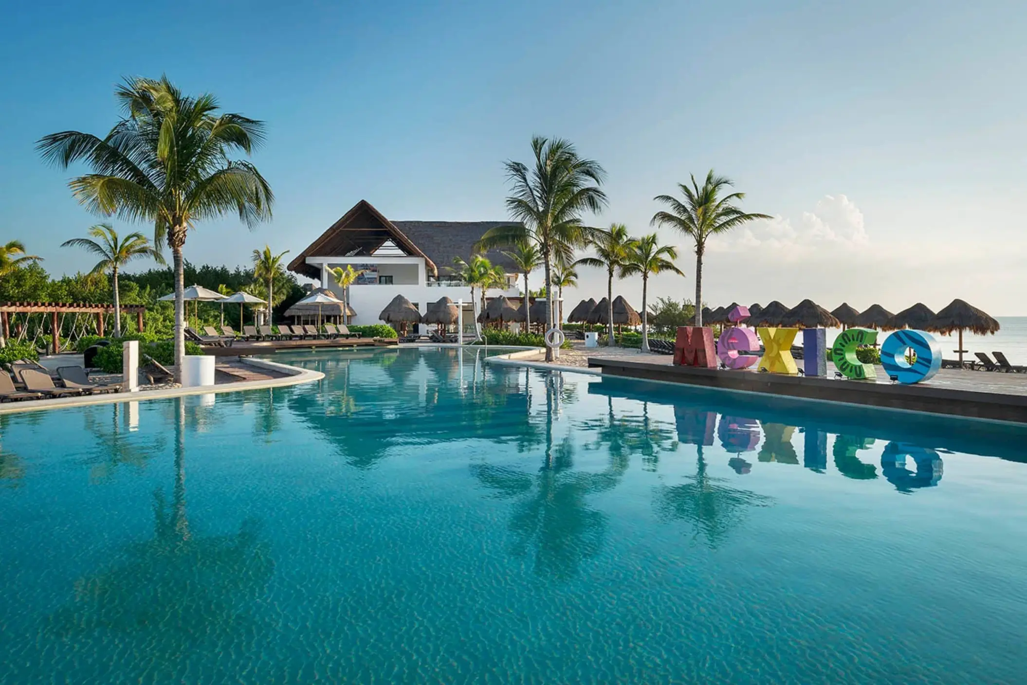 oceanfront pool at Ocean Riviera Paradise