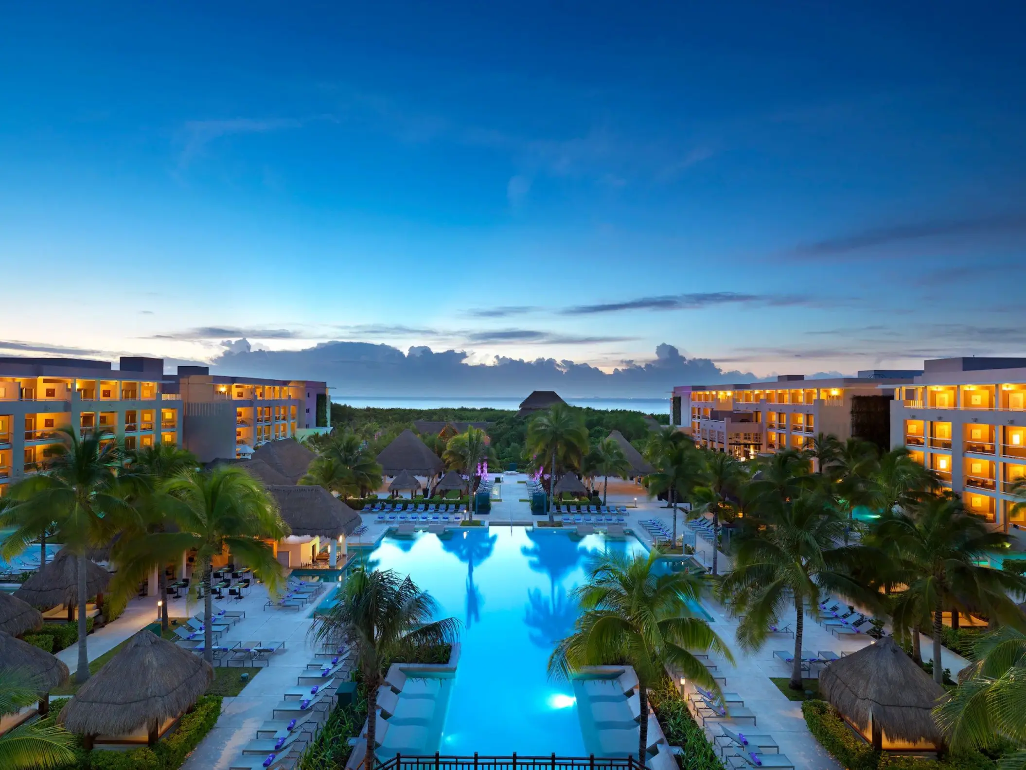Paradisus La Perla resort pool and accommodations