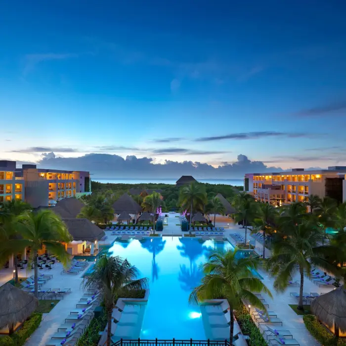 Paradisus La Perla resort pool and accommodations