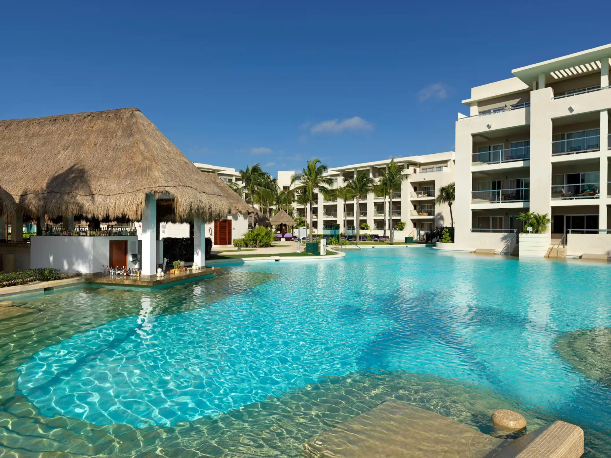 swim up bar at Paradisus Playa del Carmen