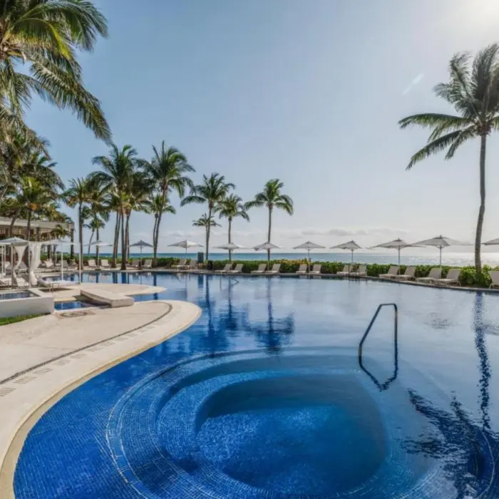 oceanside pool at Paraiso de la Bonita