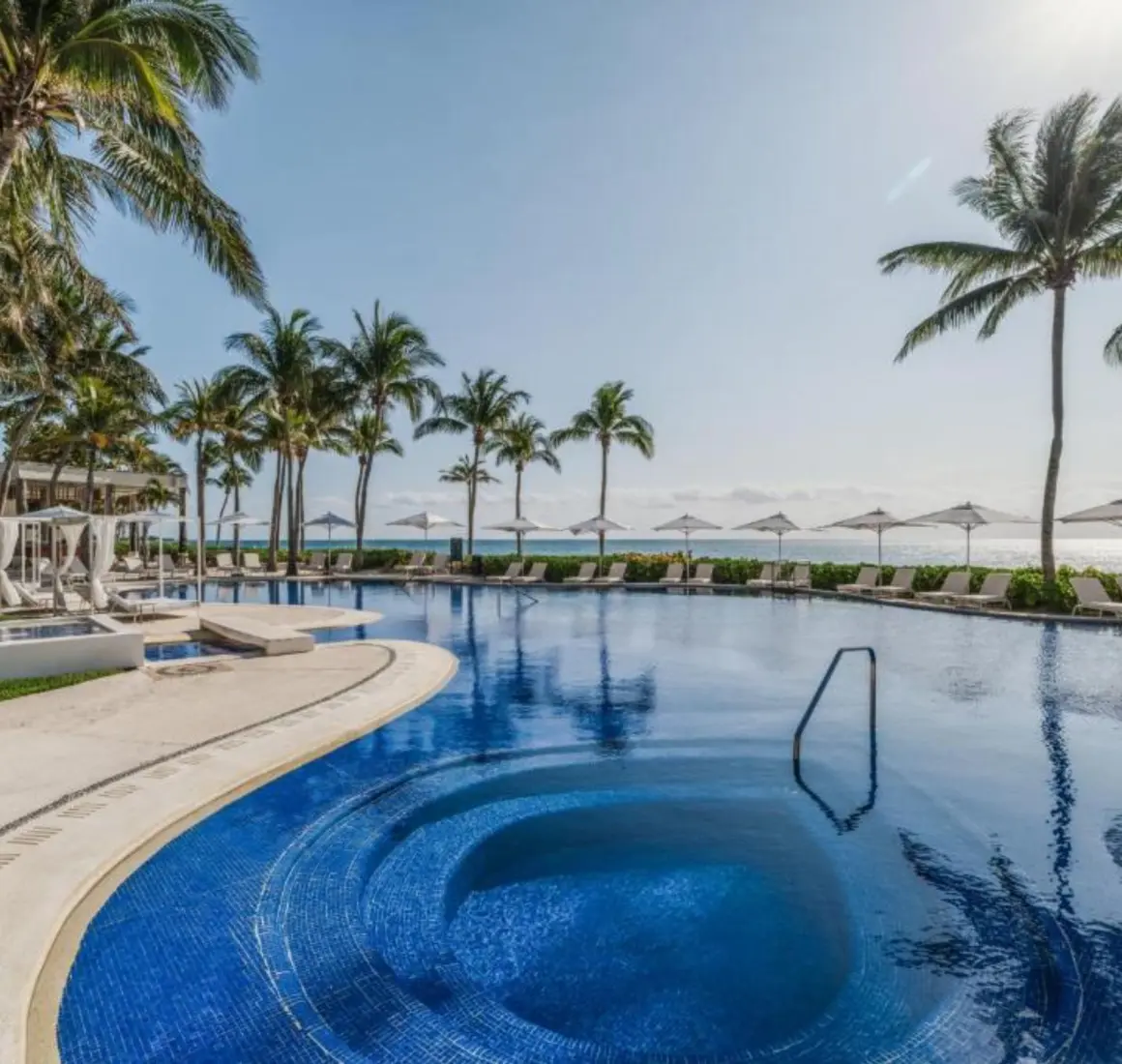oceanside pool at Paraiso de la Bonita
