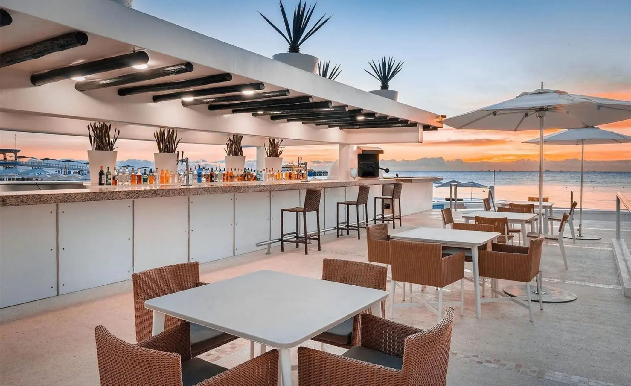 aqua bar at playacar palace