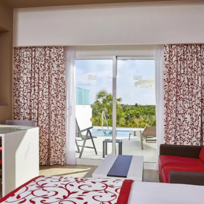 swim up suite at Hotel Riu Palace Costa Mujeres