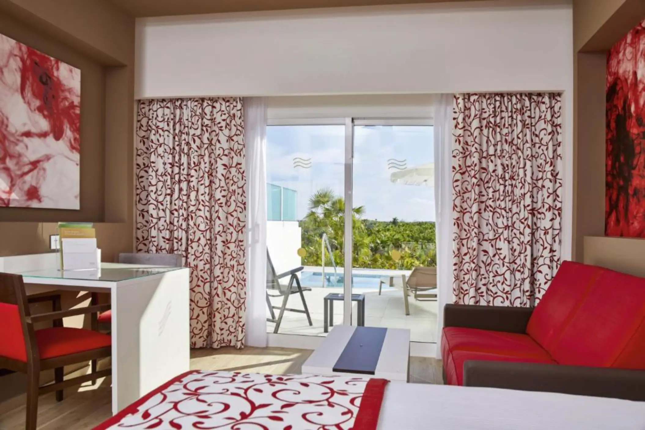 swim up suite at Hotel Riu Palace Costa Mujeres