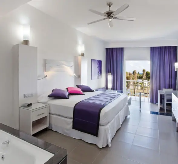 junior suite at Hotel Riu Palace Mexico