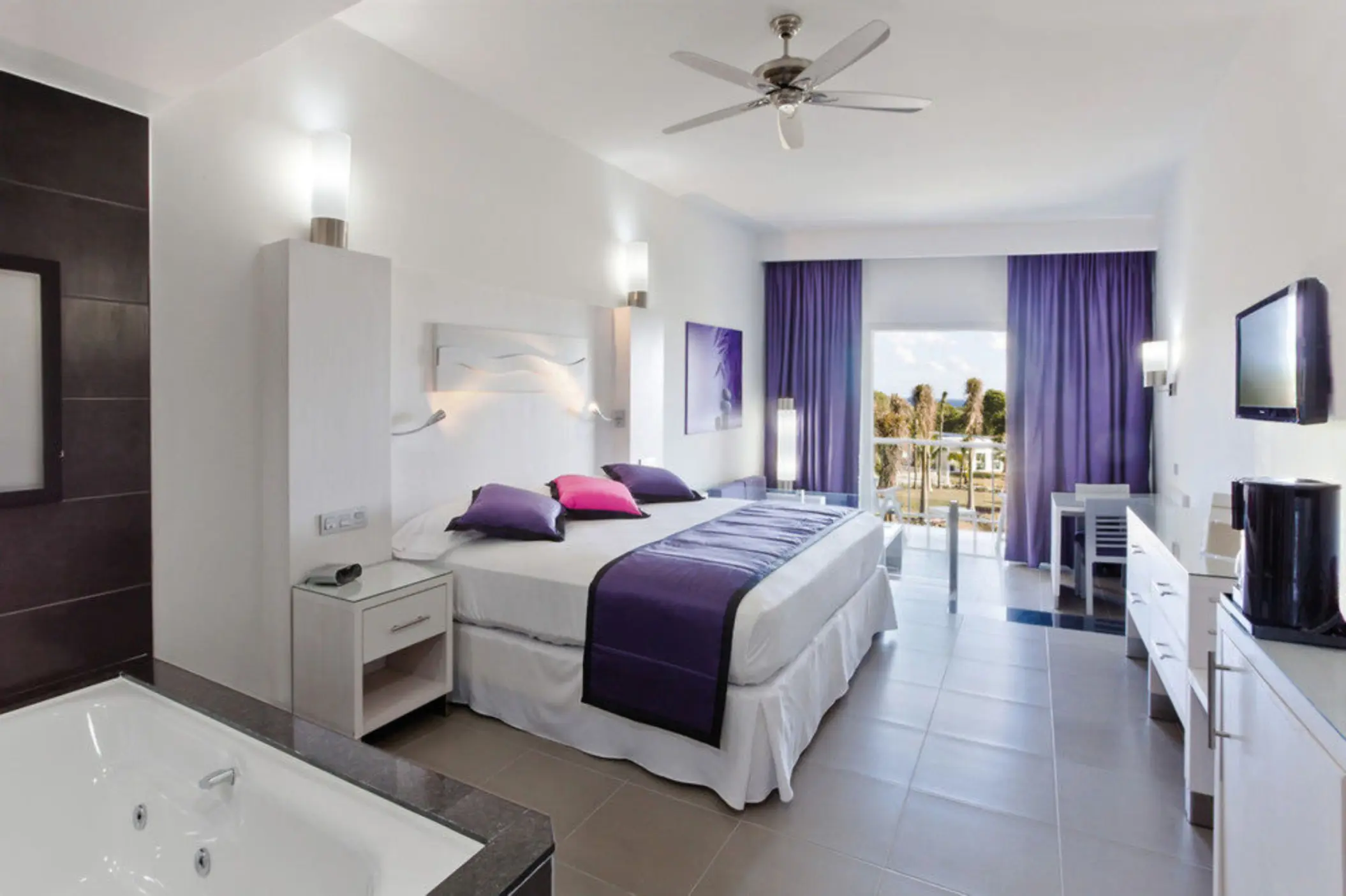 junior suite at Hotel Riu Palace Mexico