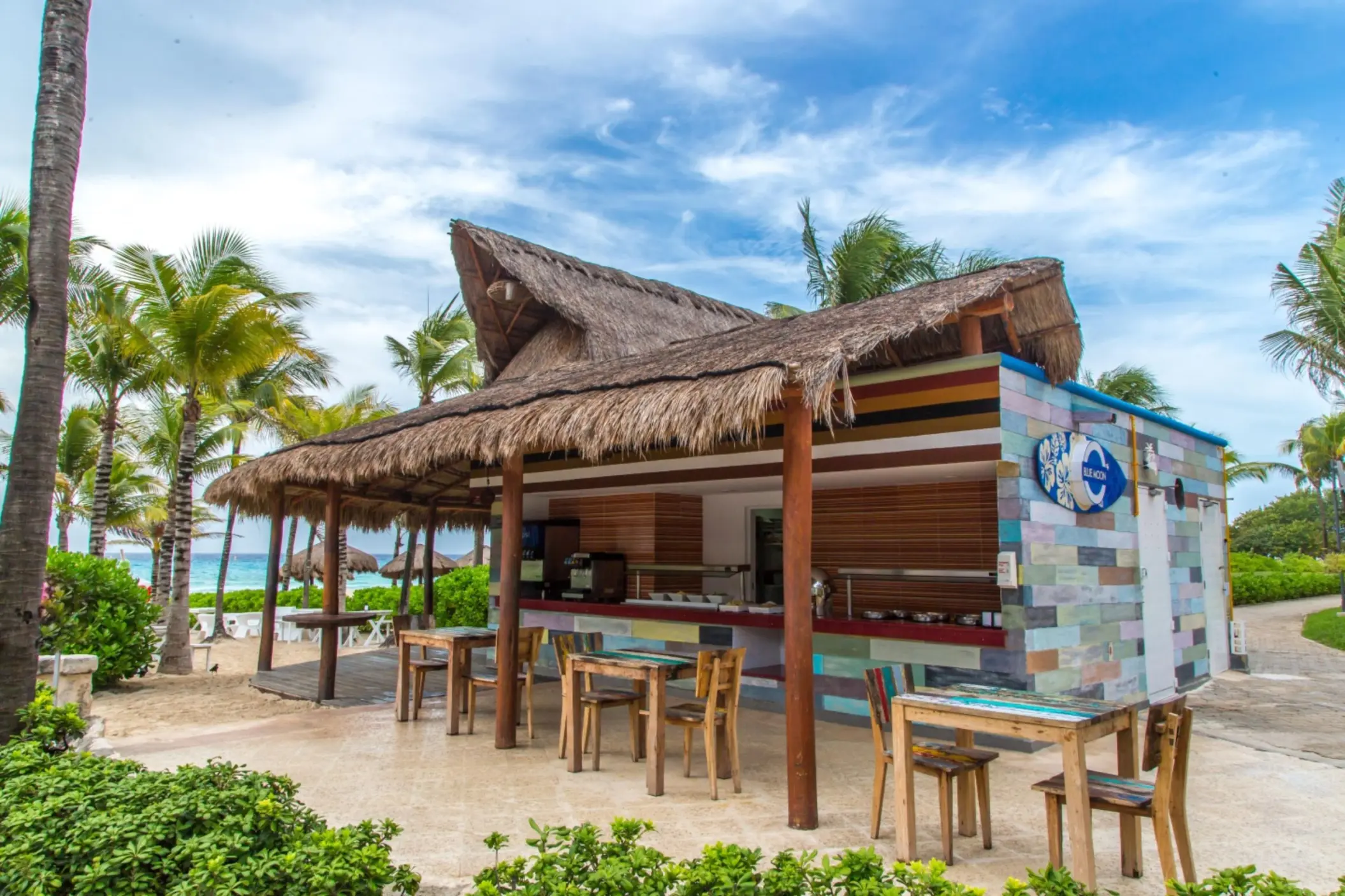 the oceanfront blue moon snack bar at Sandos Playacar