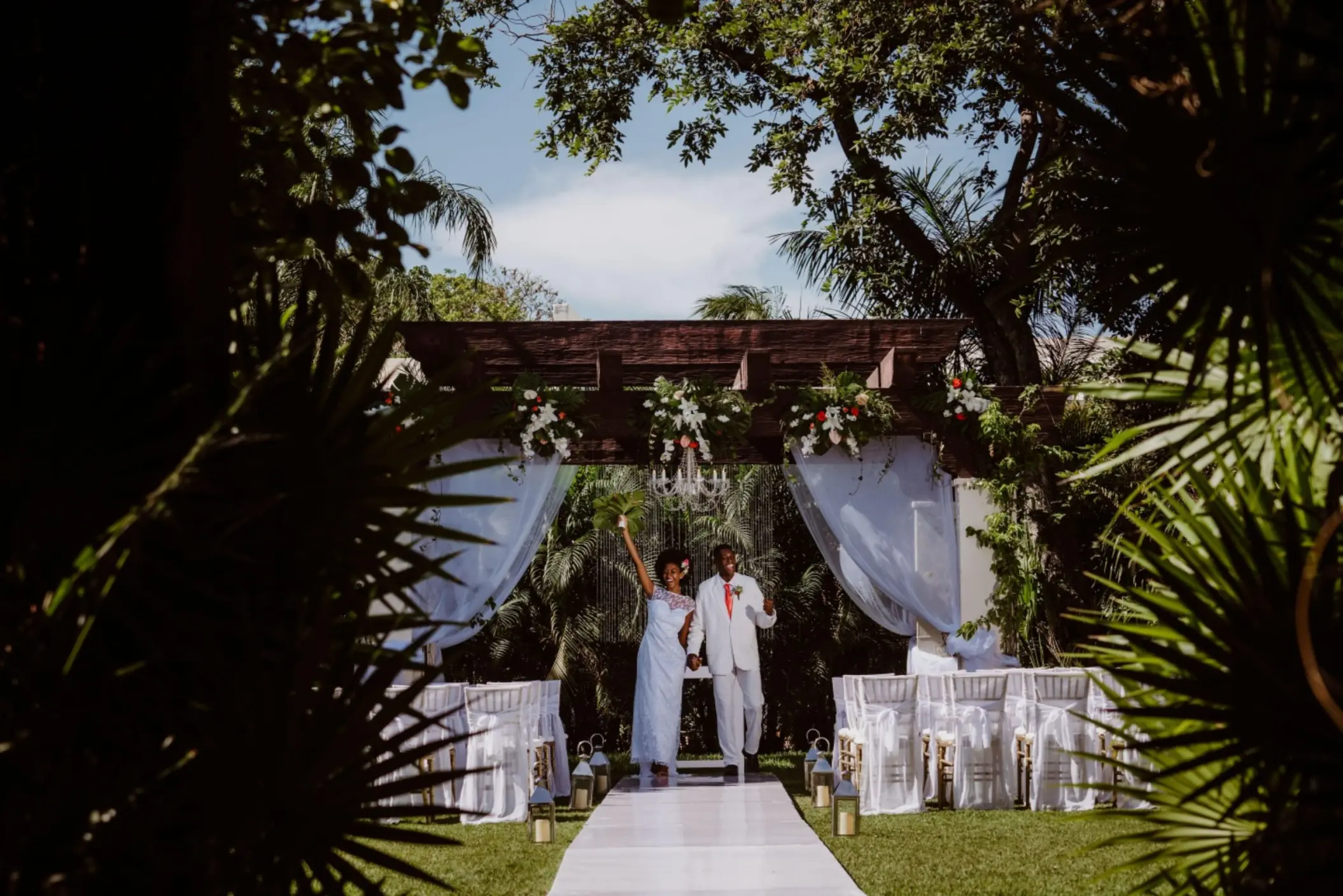 bride and groom at the garden venue at Sandos Playacar