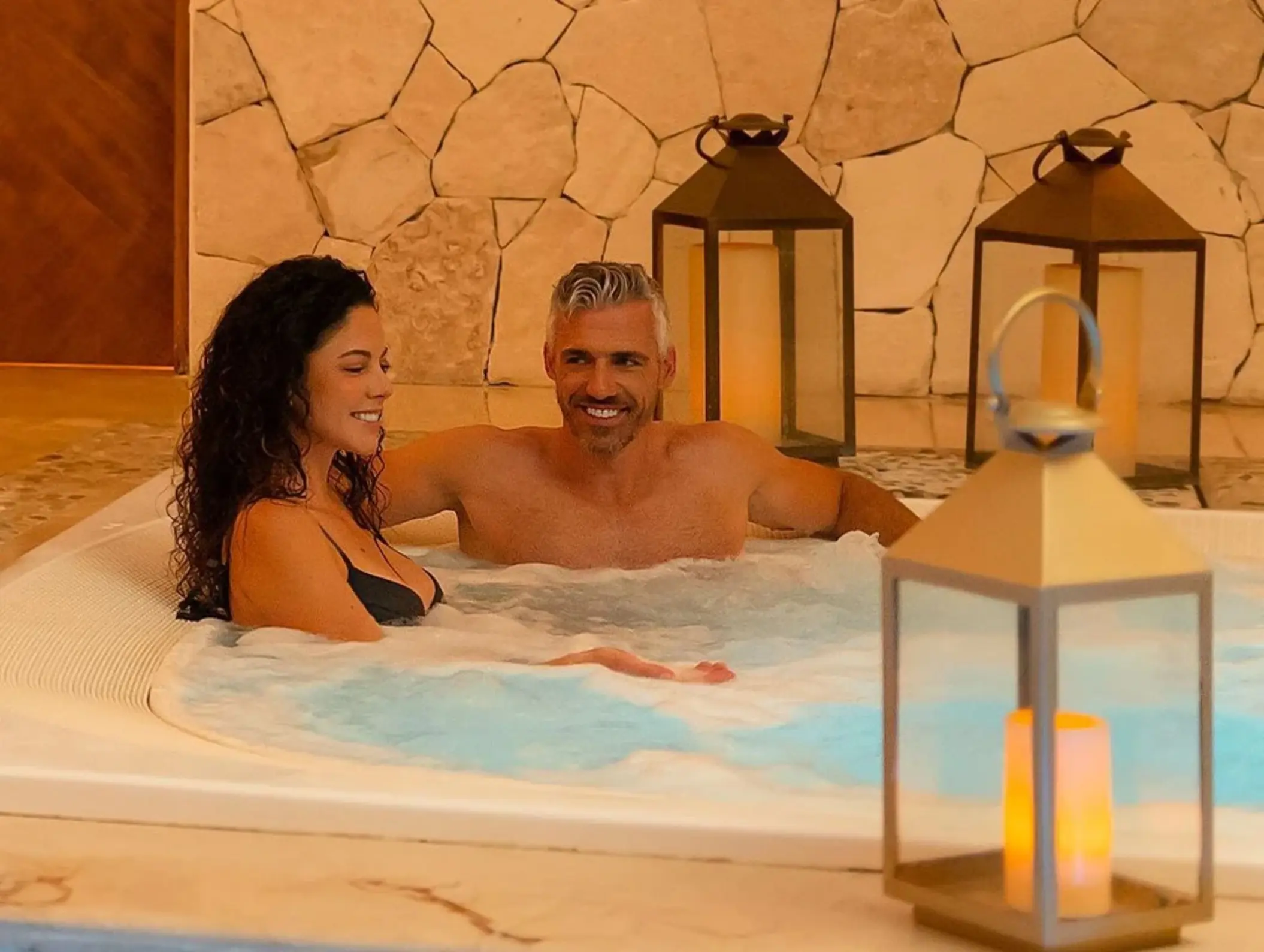 couple at the spa jacuzzi at Sun Palace Cancun