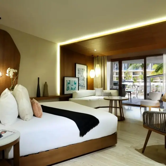 suite with king bed and garden view at trs coral hotel