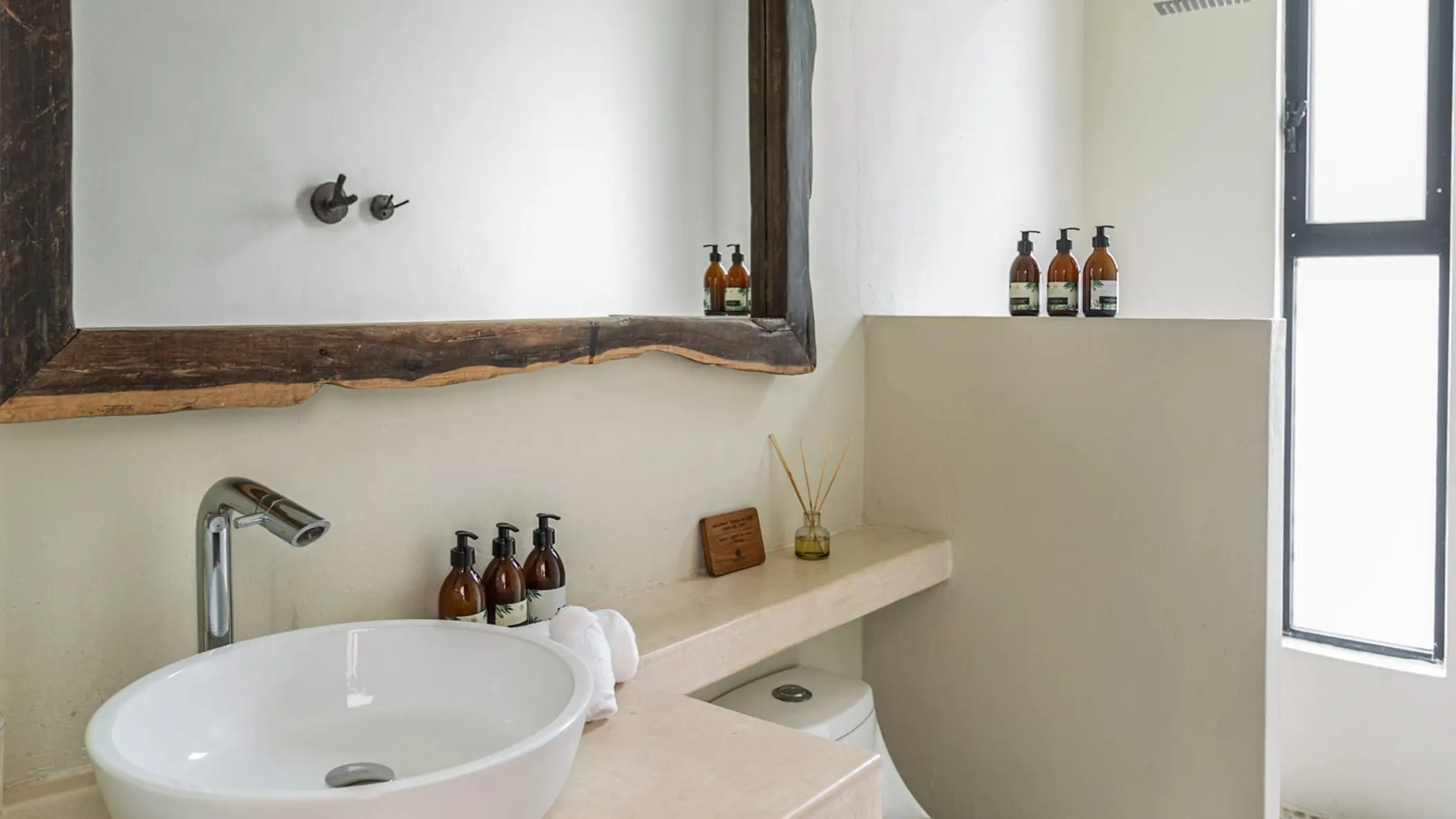 washroom with amenities at Una Vida Tulum