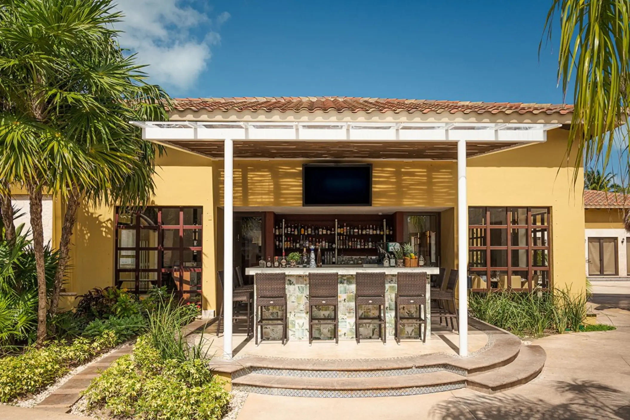 bar at villa del palmar cancun