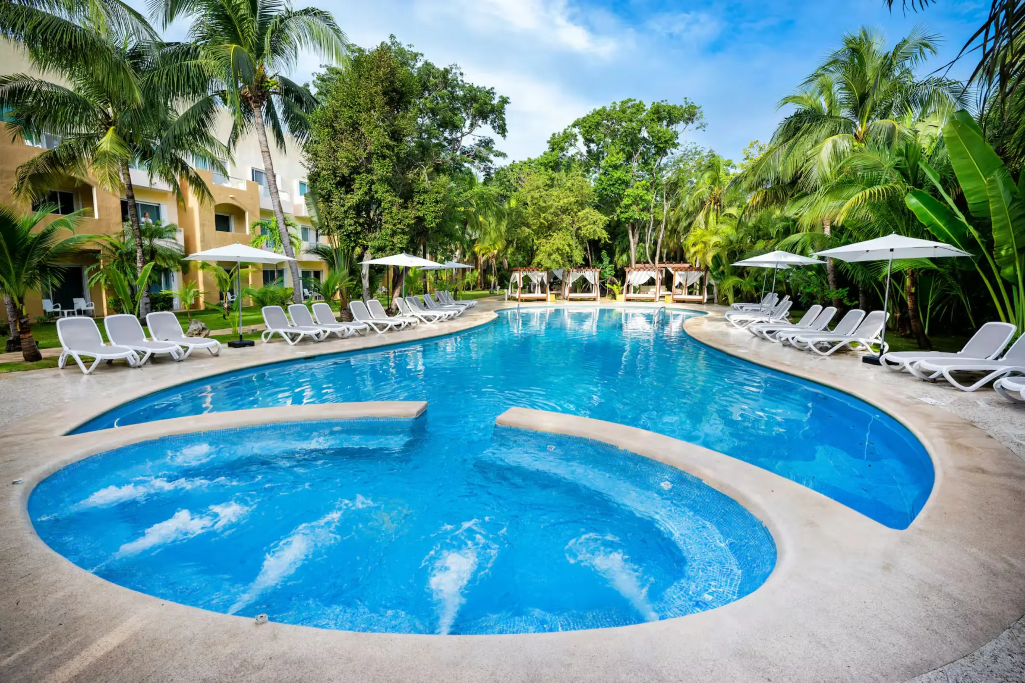 pool at Viva Maya by Wyndham