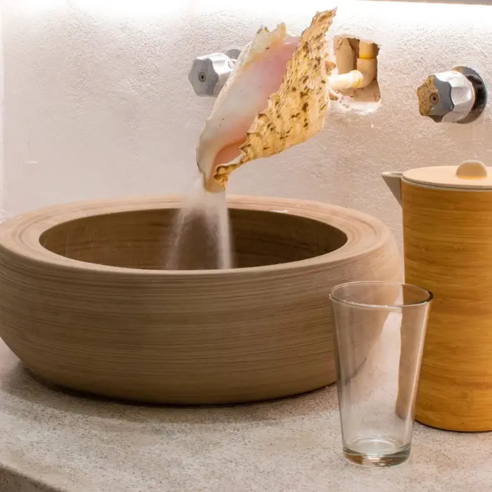 washbasin at a room at Zulum Hotel with shell as tap