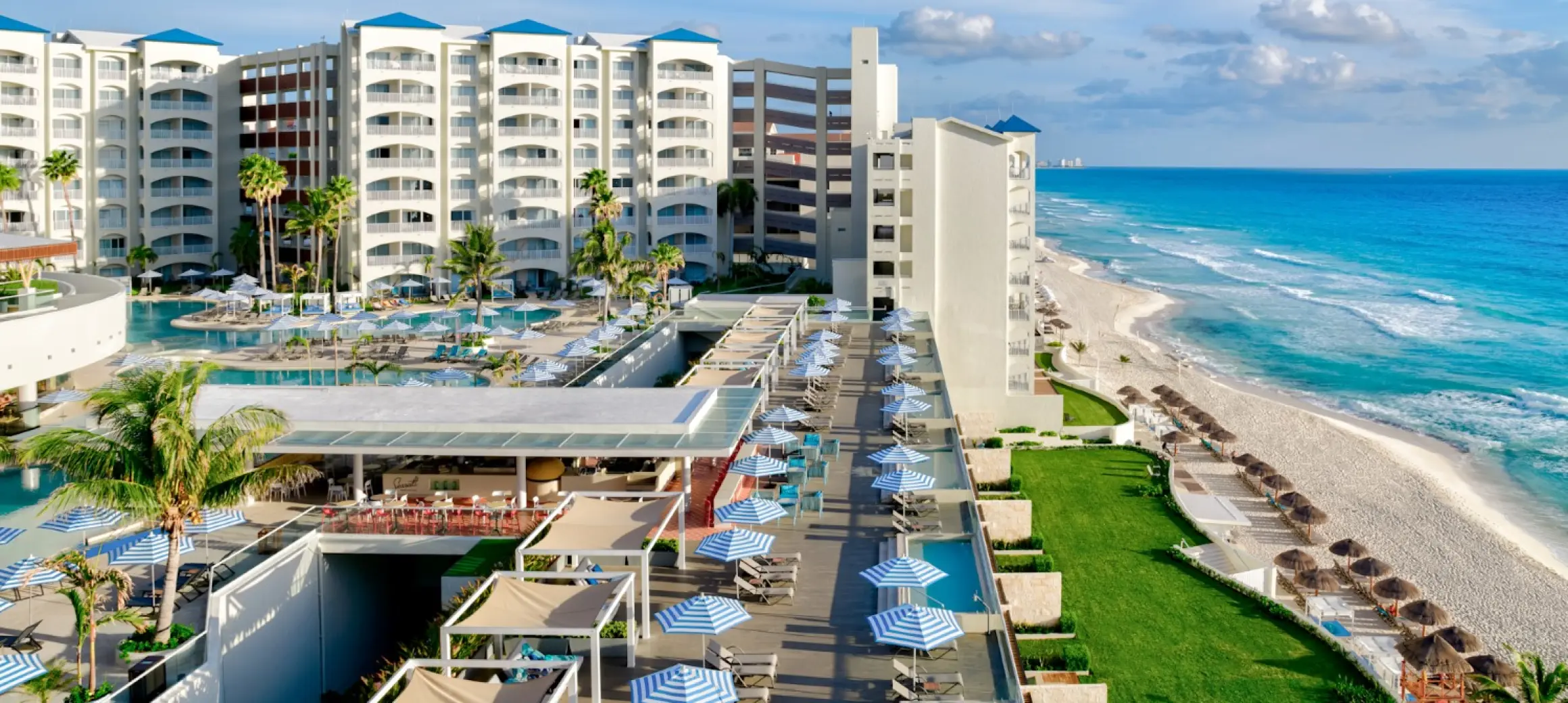 side view of hilton cancun mar caribe