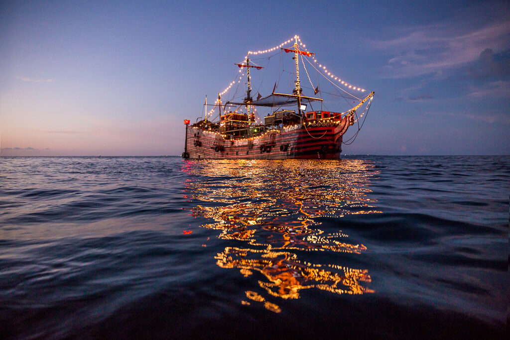 Captain Hook | Dinner Cruise & Pirate Show Cancun | Save BIG