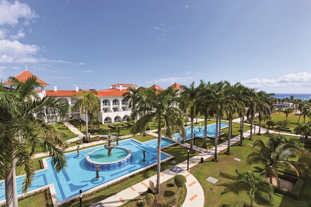 Riu Palace Mexico courtyard view