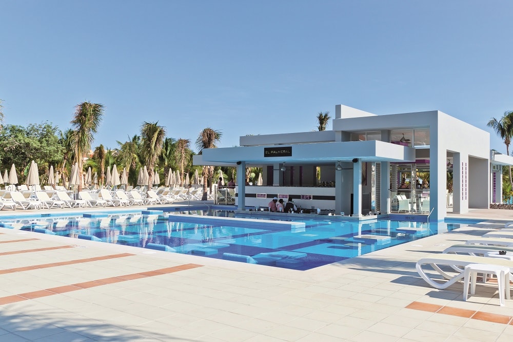 Riu Palace Mexico swim up bar