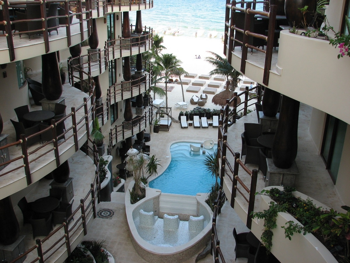 el taj oceanfront & beachside condo hotel playa del carmen